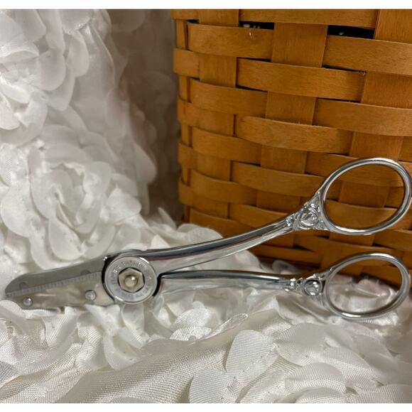 Vintage Wiss Flower Floral Shears FH4 Newark N.J. USA with flower accents EUC - Picture 2 of 5